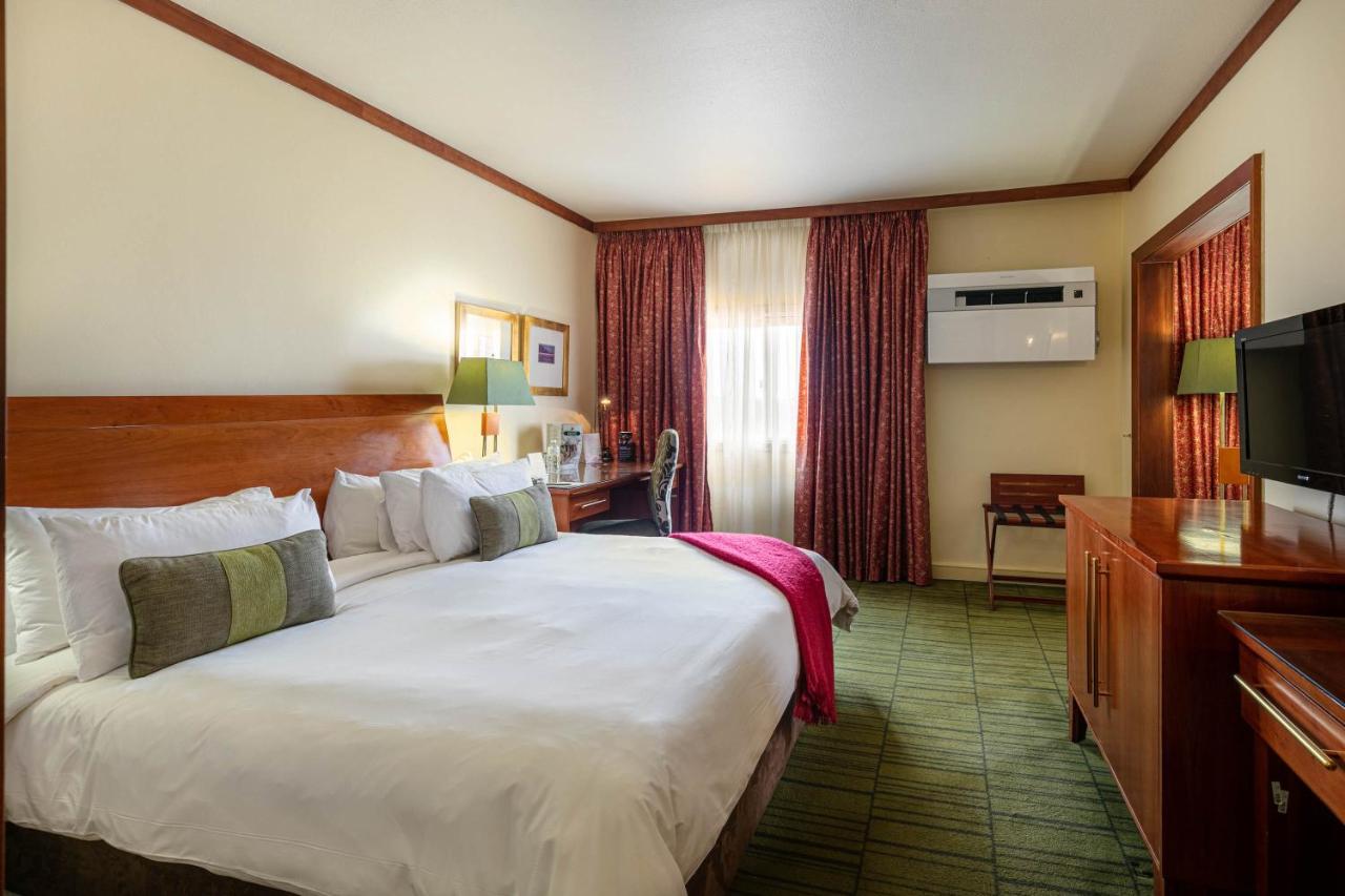 מלון Peermont Walmont At The Grand Palm, גאבורון מראה חיצוני תמונה