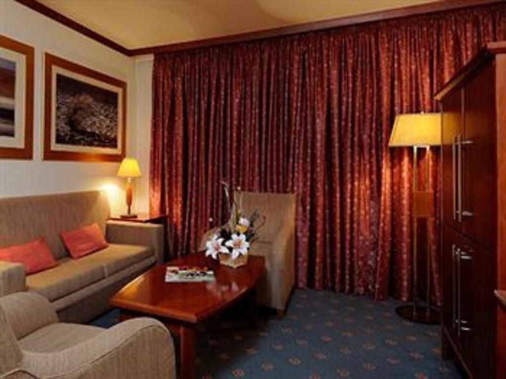 מלון Peermont Walmont At The Grand Palm, גאבורון מראה חיצוני תמונה